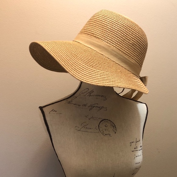 Floppy beach hat - Picture 1 of 5